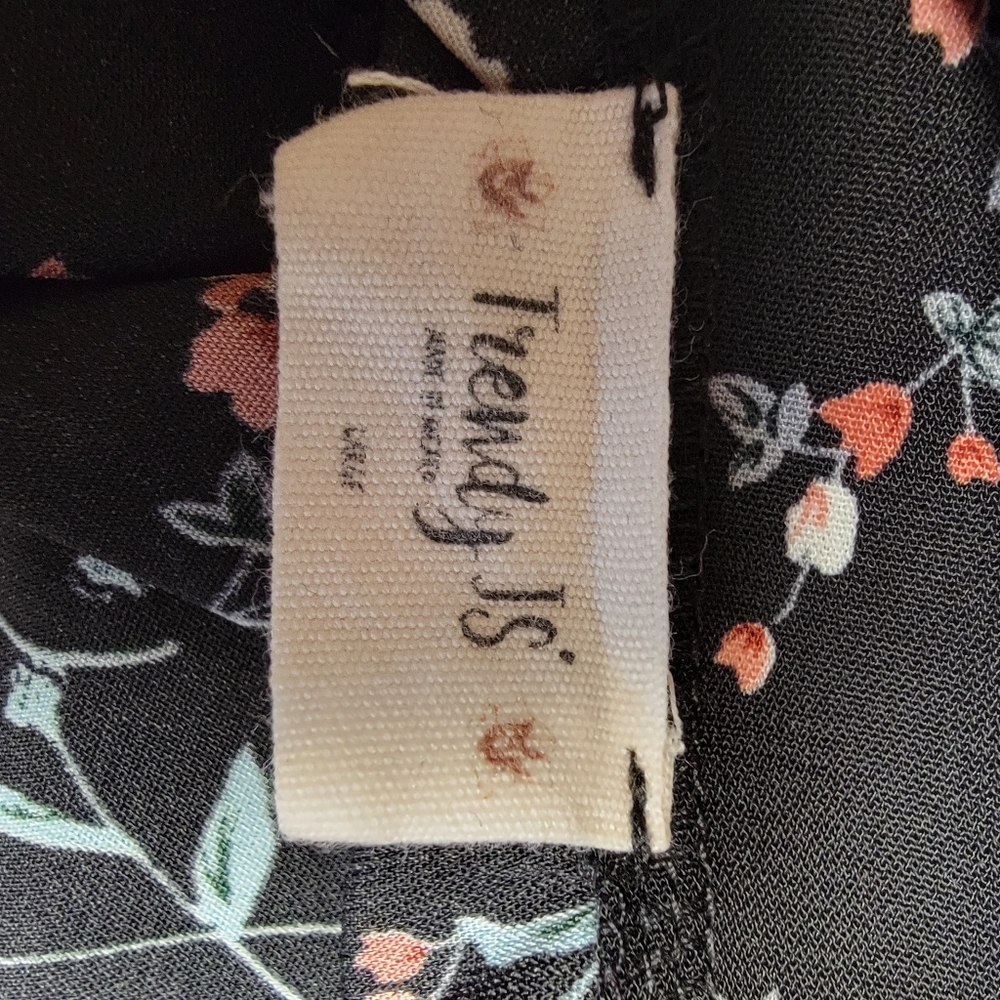 Trendy JS Blouse - Picture 2 of 8
